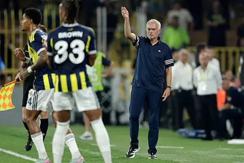 مورينيو: خسرنا أمام فريق قوي للغاية.. وبنفيكا شعر بالخطر